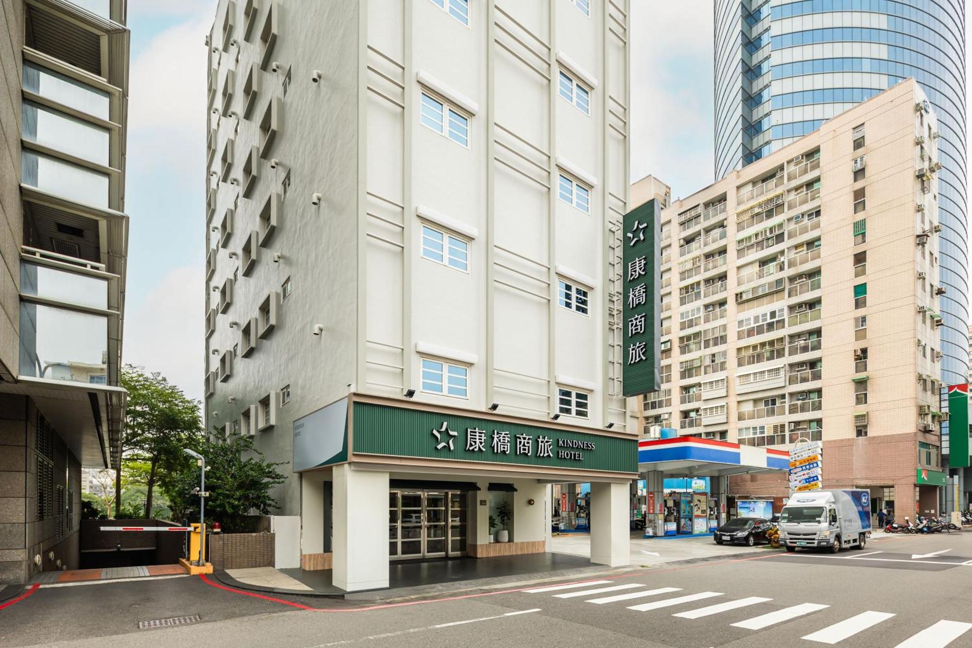 Kindness Hotel - Tainan Minsheng Bagian luar foto