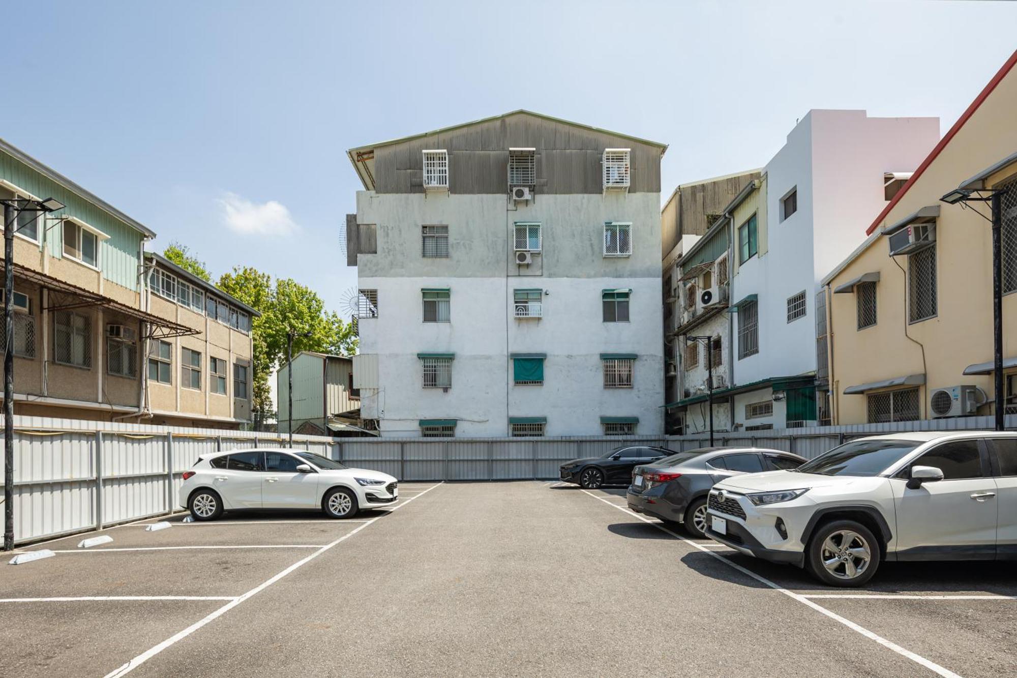 Kindness Hotel - Tainan Minsheng Bagian luar foto